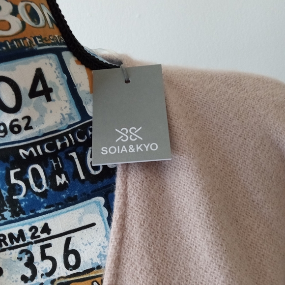 SOIA&KYO OSFA Soft Stylish Wrap Cover Tan/Cream Color Fashionable Fall 🍂 Attire - Picture 2 of 14